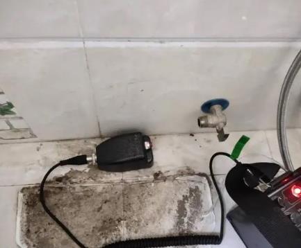 西乌珠穆沁屋顶漏水维修公司分享下卫生间漏水的危害及解决方法
